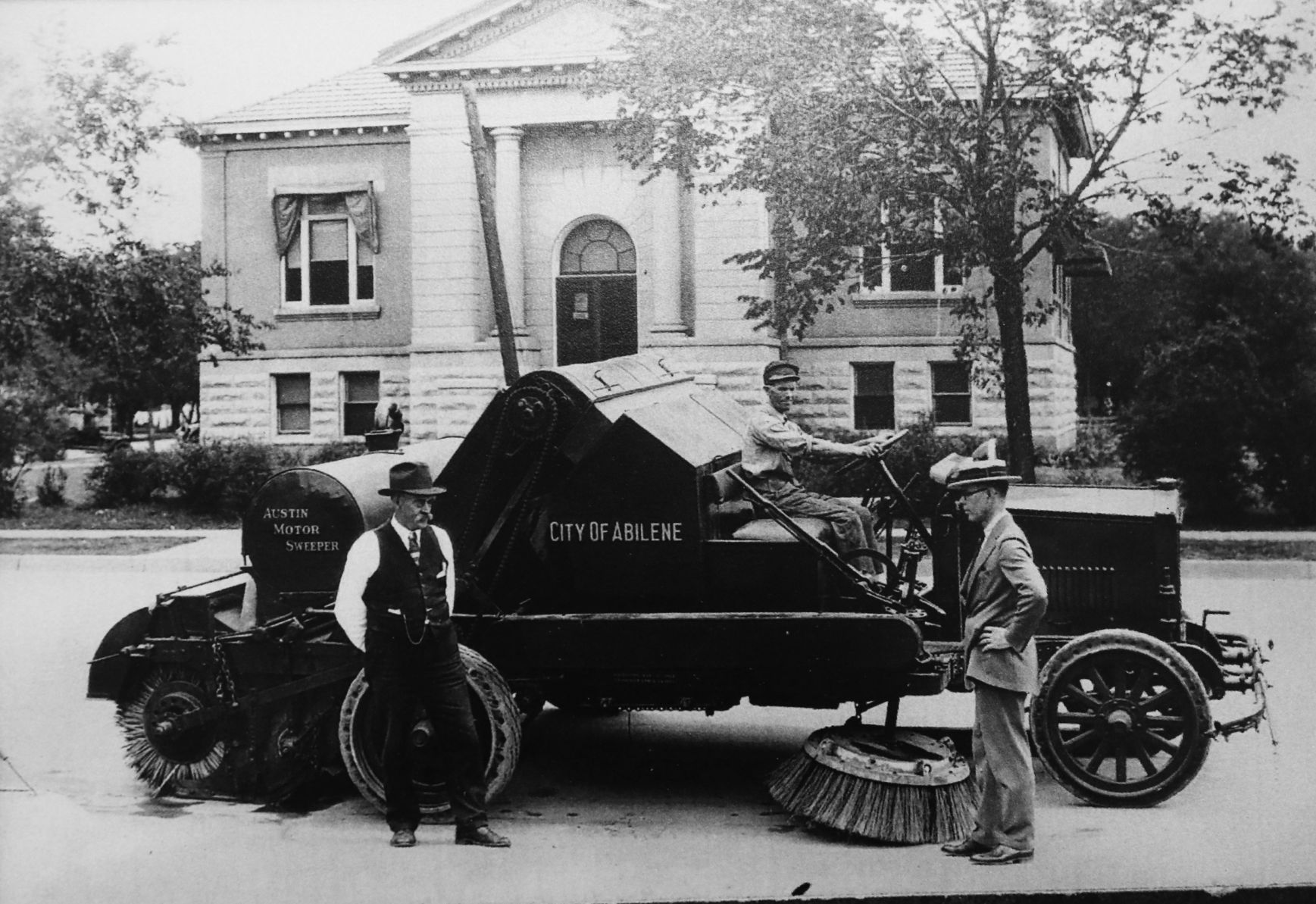 Street sweeper